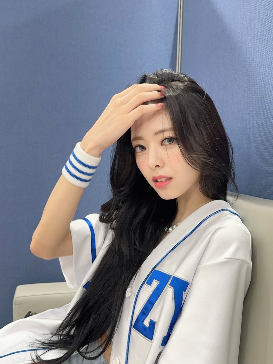 bling1209's tweet photo. ㅁㅊ 야구복 유나 무제한 제공사건…….. https://t.co/J6G47b07m9