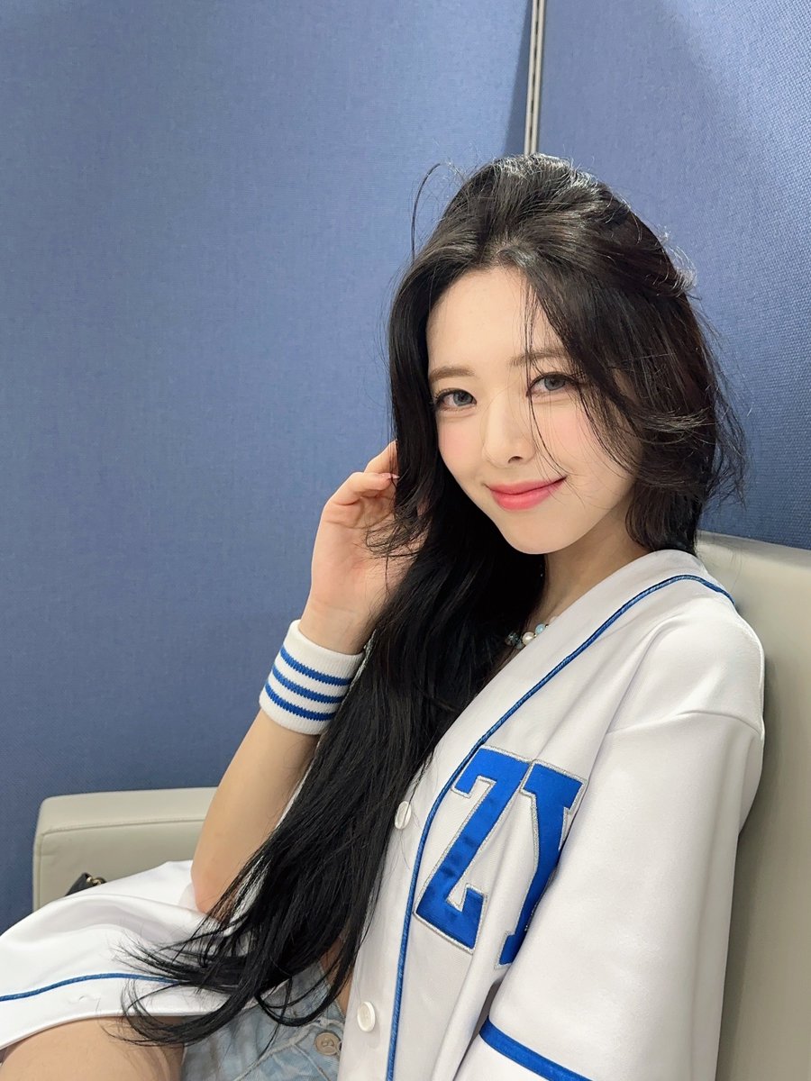 bling1209's tweet photo. ㅁㅊ 야구복 유나 무제한 제공사건…….. https://t.co/J6G47b07m9