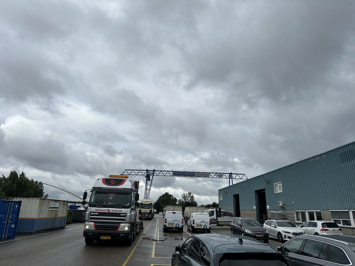 smartidnl's tweet photo. Op bezoek bij @vissersmithanab inzake slimme en schone logistiek voor A15 aanpak https://t.co/Sb0BYOPJ0M