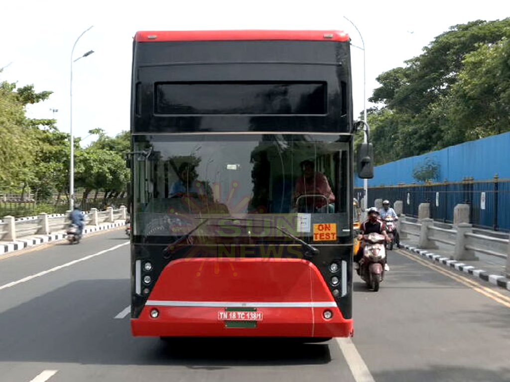 UpdatesChennai's tweet photo. A trail run was conducted today for the proposed AC Electric Double Decker Buses in Chennai along Marina Beach.. #Chennai #DoubleDecker ⚡️🚌
(Credits @sunnewstamil ) https://t.co/JBYMCuUeP2