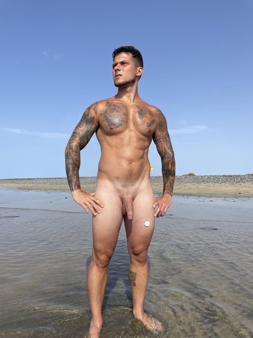Looking For Bttms In The Beach😏😏 https://t.co/KyJDqj8P25<a href="/tag/fitness"class="tags"><span>#fitness</span></a><a href="/tag/gay"class="tags"><span>#gay</span></a>