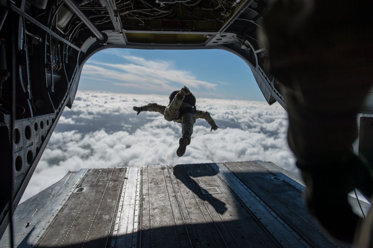 Would you dare to jump❓

NATO #skysoldiers 🪂 are fearless & ready to defend 2️⃣4️⃣/7️⃣.

#WeAreNATO