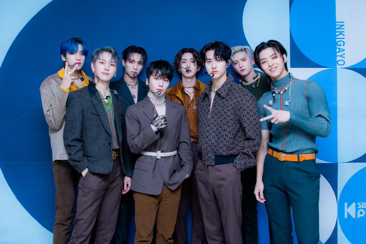 1 YEAR W/ᕈΞ𝖭𝖳ΛG𝖮𝖭•펜타곤 tweet media