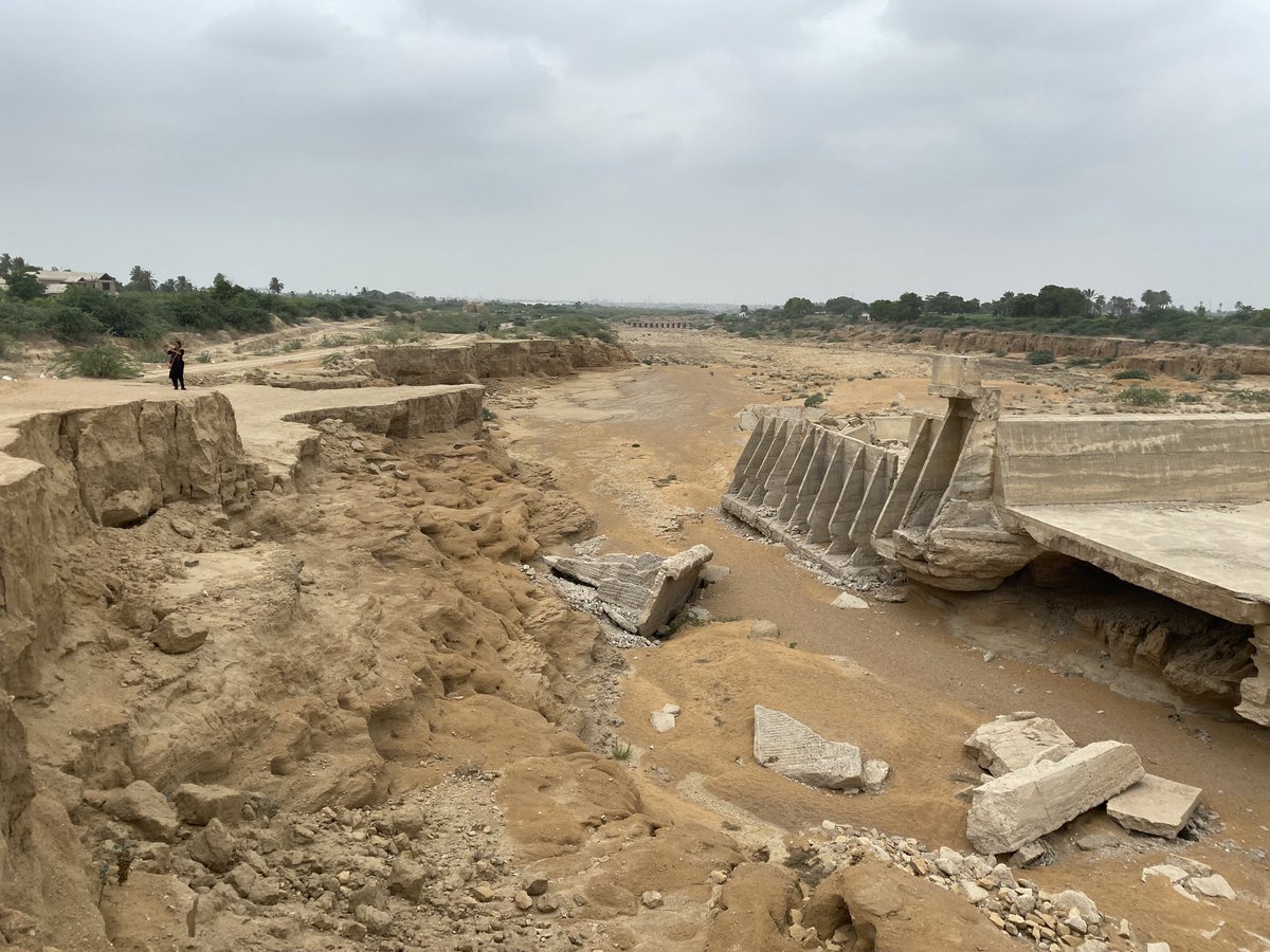 BhuttoZulfikar's tweet photo. The Malir river is a remarkable  geographical feature - hills, valleys, stand stone ridges, alluvial plains a mangrove filled delta that joins with Indus delta. @MediaCellPPP why would you destroy something so beautiful, so unique? Is Sindh simply real estate to you? https://t.co/kvkxBAMpiM