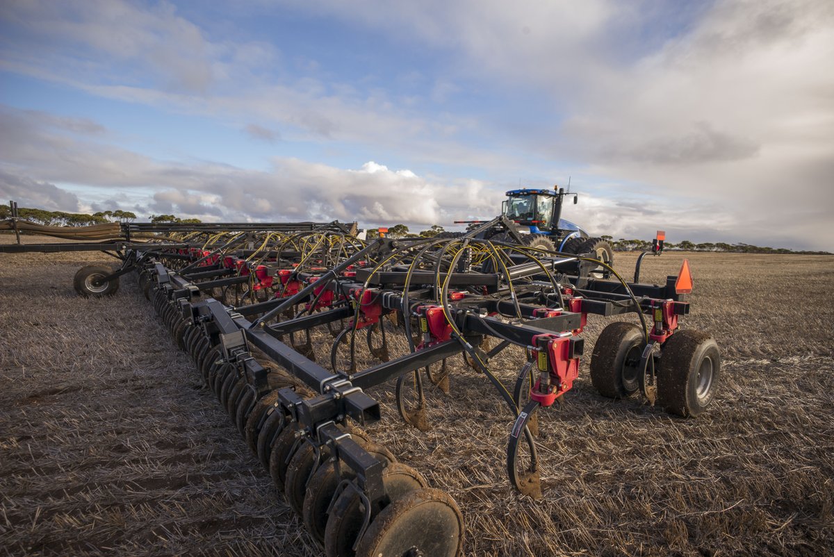 FlexiCoil's tweet photo. Discover the power of the 5500 Air Drill! Its unique design with front and rear ranks ensures precise sowing depth. Visit our website to find your local dealer.

#FlexiCoilau #Australianagriculture #Agriculture #Australianfarm #Seeding #farming #newholland https://t.co/FqXWAhQFnm