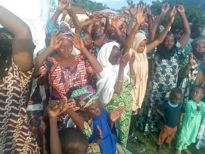 CrownprinceCom2's tweet photo. BREAKING!!

Over 300 Nigerian Muslims Gave Their life to Christ 

This happened at Okene in Kogi state https://t.co/7FDNnIyBkS