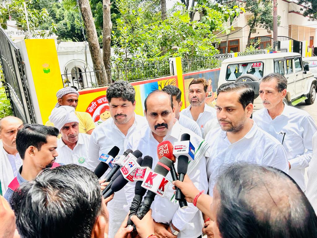 Dmalikbku's tweet photo. भारतीय किसान यूनियन अराजनैतिक मुजाफ्फरनगर
#bhartiyakisanunionarajnaitik
@DigamberSingh_ @Harinambkua @OfficialBKUA @Rajtomarbku @nitin_gadkari @DmMuzaffarnagar https://t.co/xNBXUVZfon