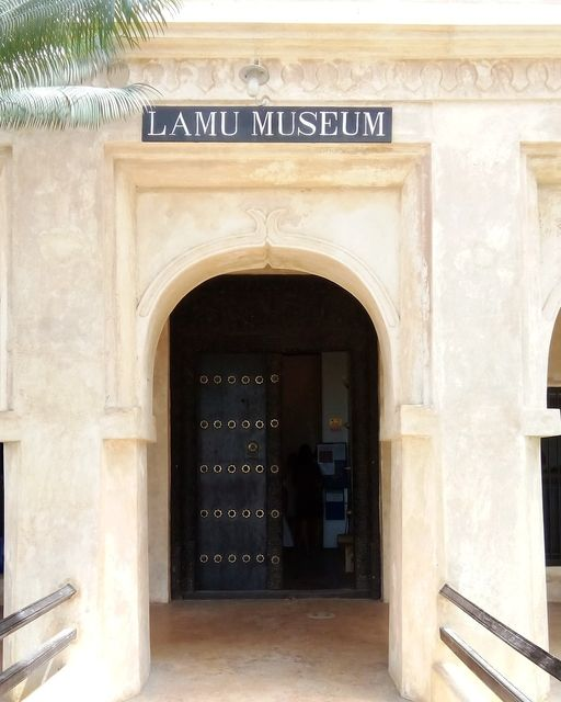 satima_exp's tweet photo. Lamu Museum -learn the history of Lamu Town,the people, their cultural beliefs & lifestyle
#SatimaExpeditions #CreateUnforgettableMemories #explorelamu #Holidays #tembeakenya #museum #culturalheritage #culture #history #historyfacts #ancienthistory #NationalMuseumsofKenya #museum https://t.co/daTJhC4qYY