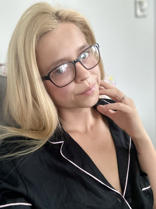 Good Morning 🥰 https://t.co/sBAcEGsDRj