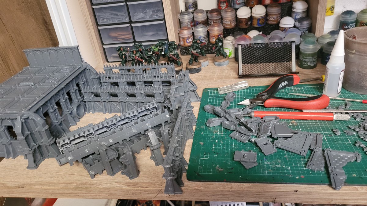 #hobbystreakday60: Today I'm building some terrain.

#warhammer40k #DarkAngels #WarhammerCommunity #PaintingWarhammer #paintingminiatures #hobbystreak #wepaintminis #tabletopgaming #boardgamegeek #boardgames