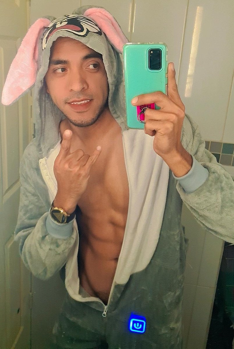 Holi... hace frío y no hay con quien darnos un calenton por eso usaré mameluco, ya que tampoco hay con quien hacer mamelucos 😏😈

#cdmx #twinks #flaquito #noche #parati #buenos #días #buenfin #findesemana #ciudaddemexico #edomex #caliente #hot