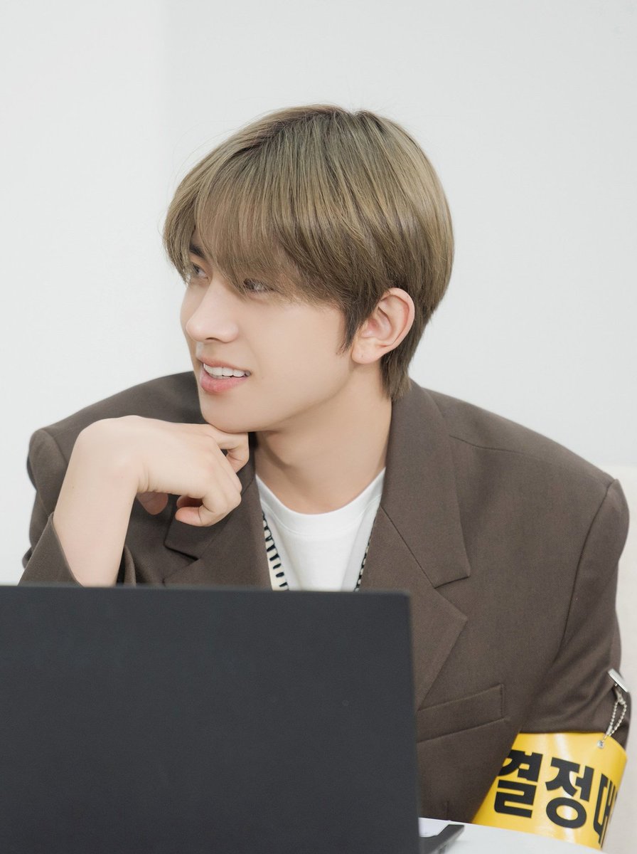 ihs_heeseung's tweet photo. so handsome heeseung  🥰 https://t.co/vdU7M5RG2m