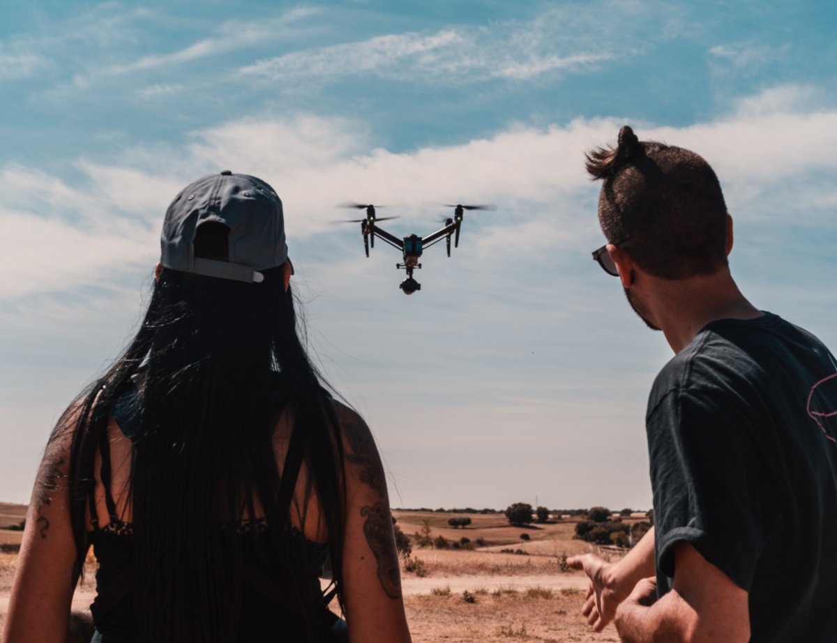 Umilesgroup's tweet photo. Nuestra ganadora del sorteo disfrutó de su premio 🏆 Una jornada de vuelo con uno de nuestros hermanos Rafols 🎉
¡Enhorabuena!
#UMILESGroup @dronera.vk #filmaciónaérea #drone #DroneLovers #pilotodedrones https://t.co/u9C4D8Gz8w