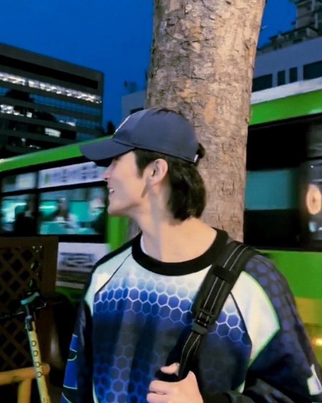 SIXTH
       BOOK   ... ! ★ 
ㅤ★. ## 08/4/23
       South Korea