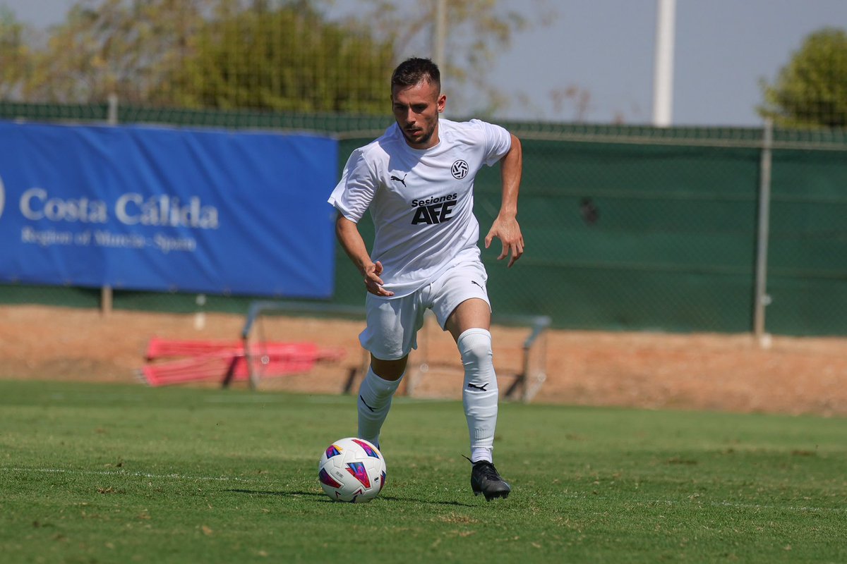 afefutbol's tweet photo. ✍🏻⚽️ @Davolf_, un lateral polivalente de largo recorrido.

🔗 https://t.co/VE2zJXU5JU

⚽️ Edición 31 de #SesionesAFE ⚽️ https://t.co/UKzpkraRPk