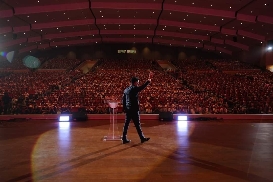 ผมรู้สึกว่า ตั้งแต่วันที่เธอตัดสินใจเดินจากไป ก้าวไกลก็ดูจะรู้สึกมีชีวิตชีวา เฮฮาปาร์ตี้ มีพลังวังชาทำงานด้วยอารมณ์แช่มชื่นหน้าระรื่น มากยิ่งขึ้น ว่ามะ! 😁😉😊😍☺️🤗 #พิธานายกในดวงใจ #พิธานายกคนที่30 #พิธานายกของประชา #พิธานายกที่ชอบธรรม #พิธา