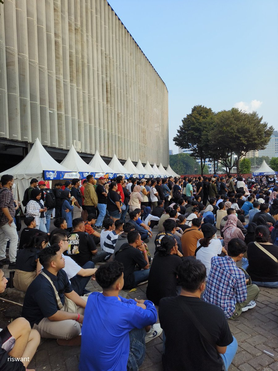 riswantakdir's tweet photo. Hari pertama @Standupindo #standupfest https://t.co/DlvwRJNRnD