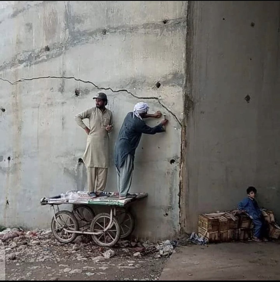HeeruUjee's tweet photo. @CMShehbaz New bridge yet opening is pending 😂😂 https://t.co/xjlS59IypB