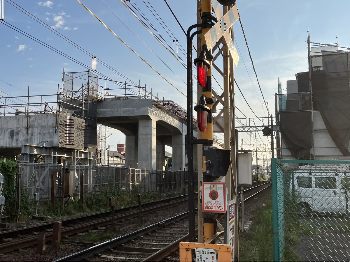 TAZAKi888TAZAKi's tweet photo. 京王線。踏切バイパス工事確認!
ほんの少しだけ。20mくらい??出来てます。
明大前駅と代田橋駅の間。
#京王線 #keioline #明大前 https://t.co/b9cZv6CYxe