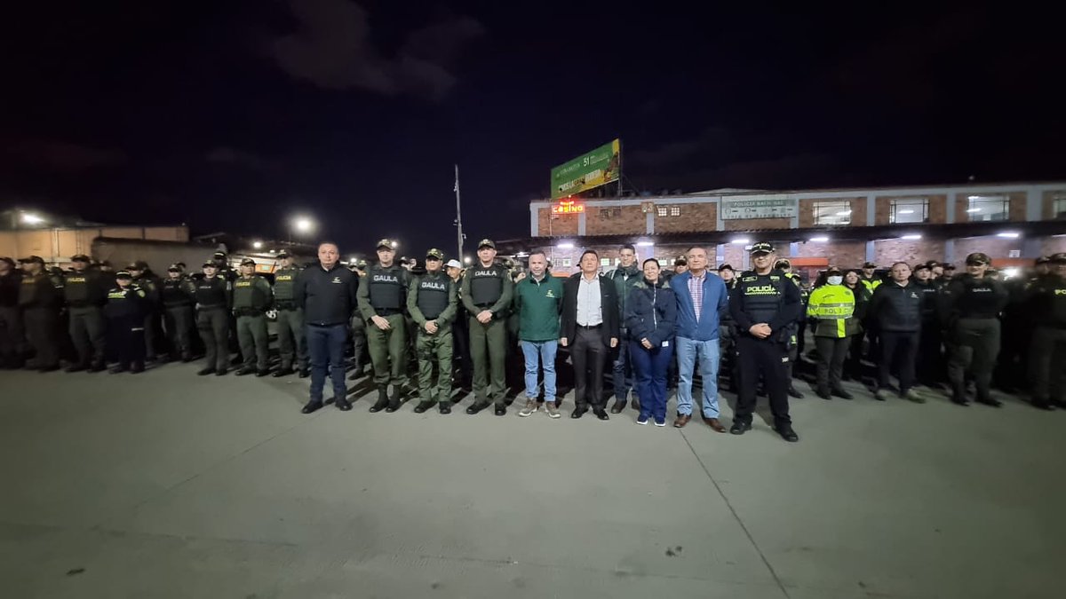 GaulaPolicia's tweet photo. #AEstaHora | Lanzamiento estrategia ¡Unidos contra la extorsión! desde la central de @CorabastosSA https://t.co/k2WTBu7wIJ
