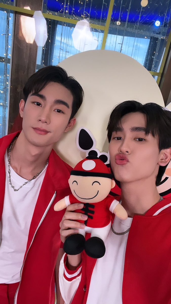 fforcejs's tweet photo. Really😍 #TaoKaeNoiXForceBook https://t.co/IGCaYJwncs