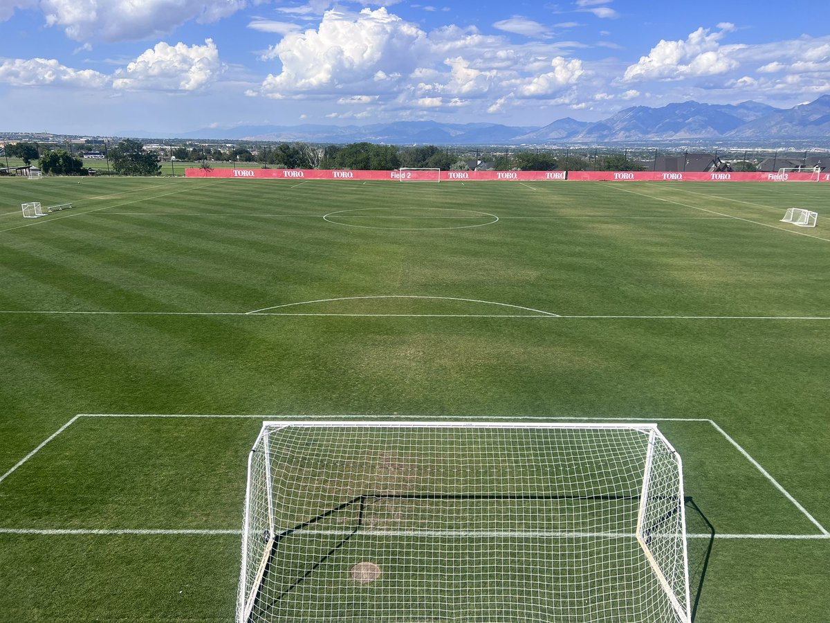 Upper90HQ's tweet image. Great 1st day with @UtahYouthSoccer at the gorgeous @RSLAcademy Facility. 

One of the best backdrops in all of soccer, simply stunning. 

Nothing like a 3 camera 🎥 set up with @DJIGlobal capturing all the audio. 🎙️

#micthatcoach🎙️ #upper90🎥 
#elevateyourgame📈 #filmlife🙏🏻