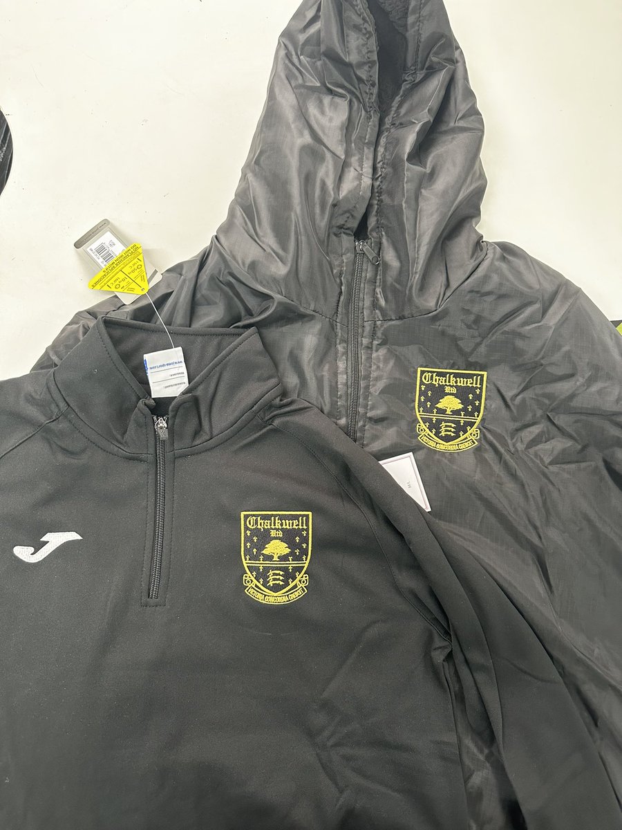 Training tops arrived for the season. But before we can hand them out… they are off again for the sponsor print on the front 💪🏽

Going to look smart this season