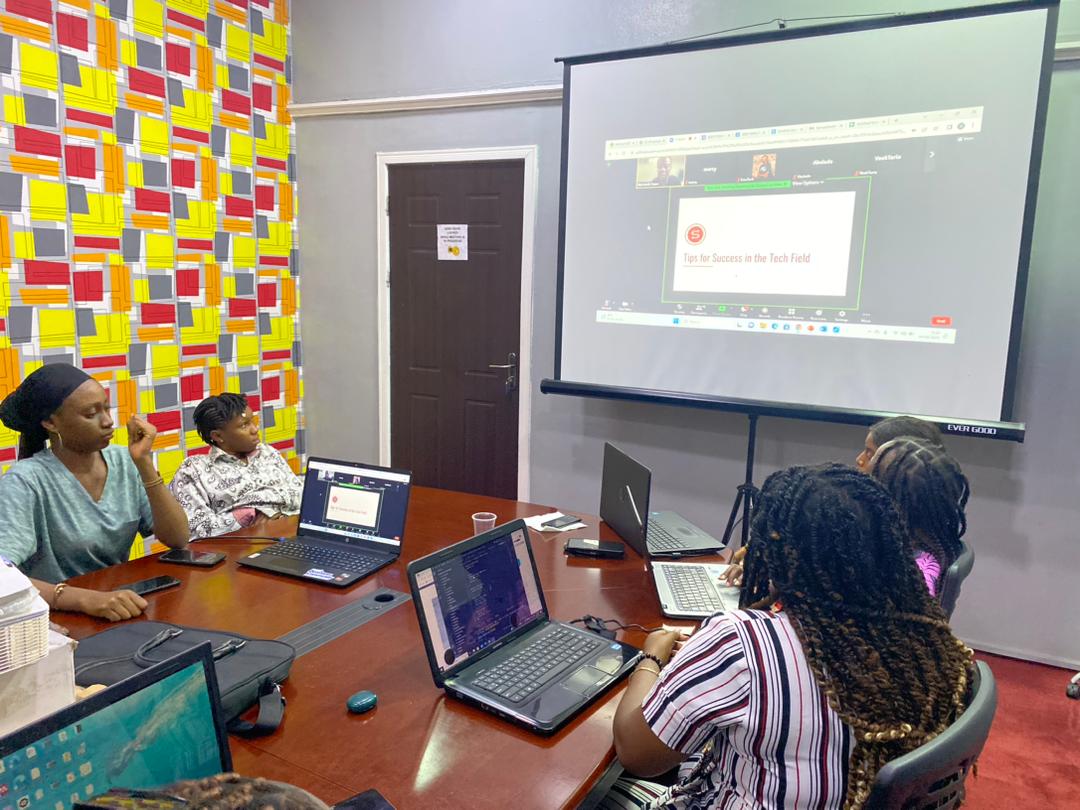 Visiola_Fdn's tweet image. 🚀 Gbemisola Taiwo shared an insightful talk on #WomenInTech! During her session, she said to thrive in the tech field, we must build confidence, adapt to tech changes, and embrace new ideas. #VisiolaCodingBOOTCAMP #FrontendWebDevelopment 🌟👩🏾💻🔥