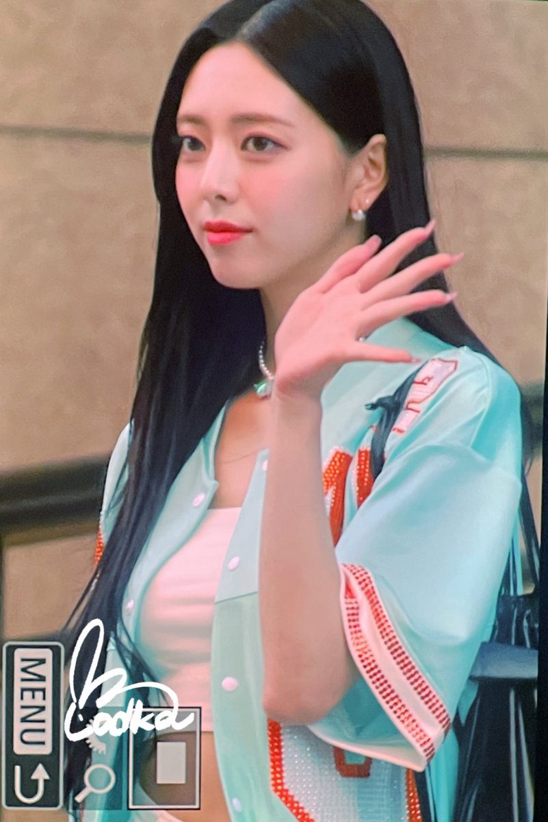is_Vodka7's tweet photo. 𝟸𝟹𝟶𝟾𝟶𝟺

🍃

#유나 
#YUNA 
#있지 
#ITZY https://t.co/OOf43Ljf3j