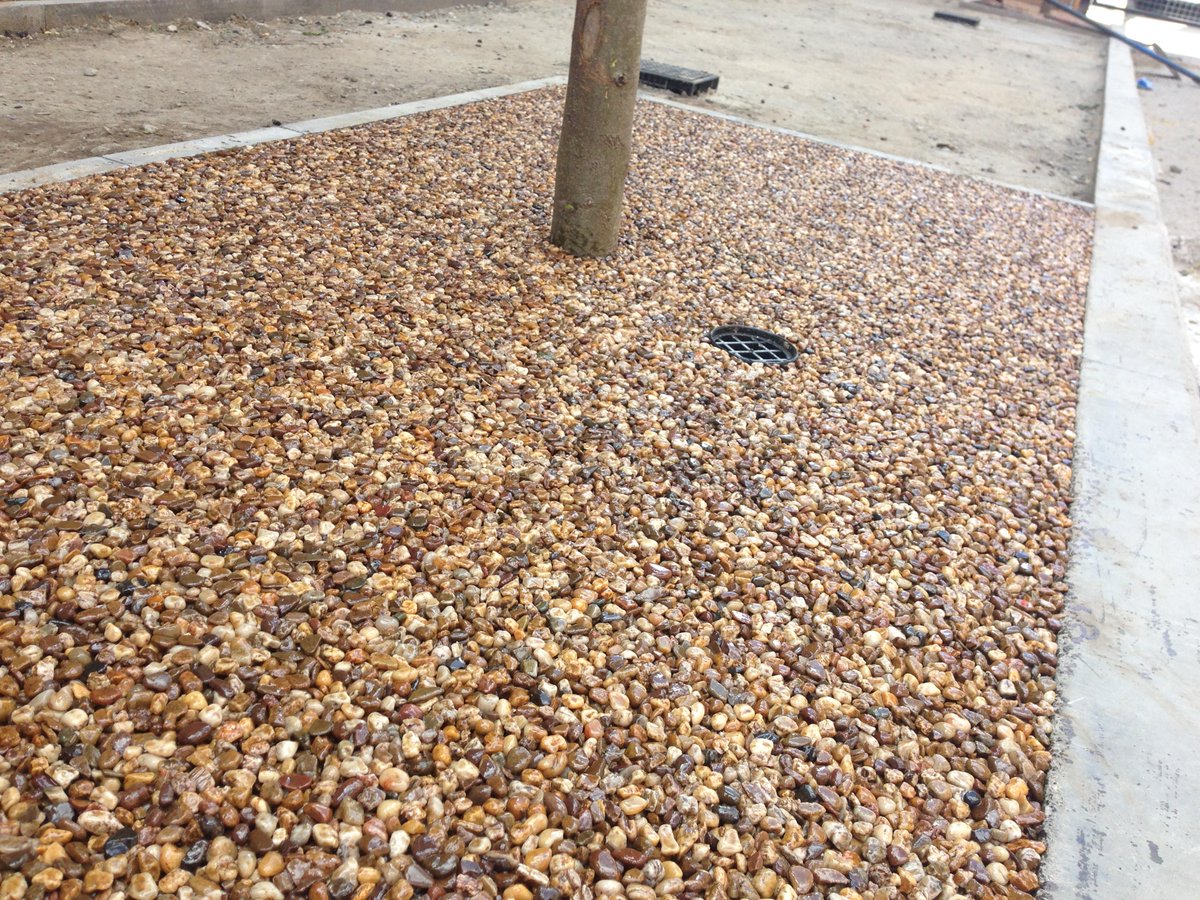 LimegateGroup's tweet photo. LimeTreePit Natural UV is a 40mm natural aggregate surface surround for planted trees.

Surrounding the tree in a permeable construction allows for water to feed the tree whilst keeping the tree pit free from rubbish and hazardous items!🌳

Find out more!

https://t.co/re6H55zaQJ https://t.co/Yz33tAwKYk
