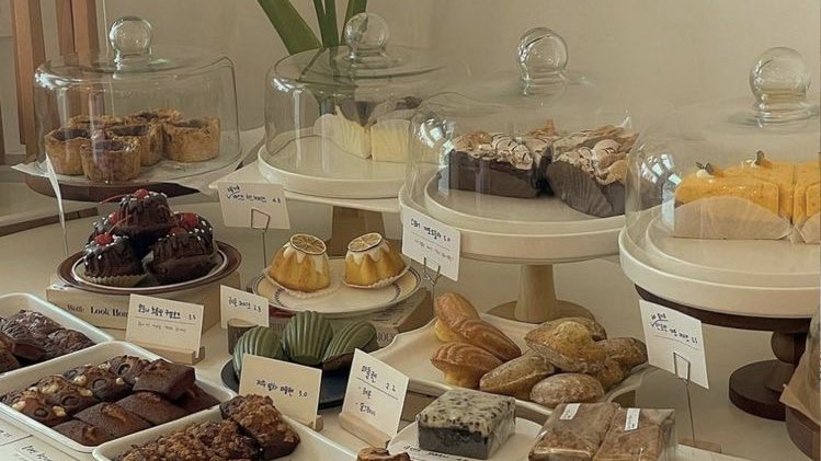 malusokay's tweet photo. Visiting cosy cafés 🧸 https://t.co/lawyDMHUeH