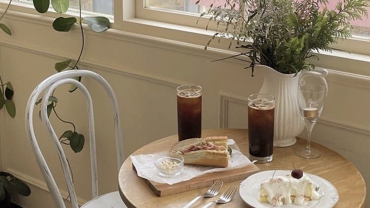 Visiting cosy cafés 🧸