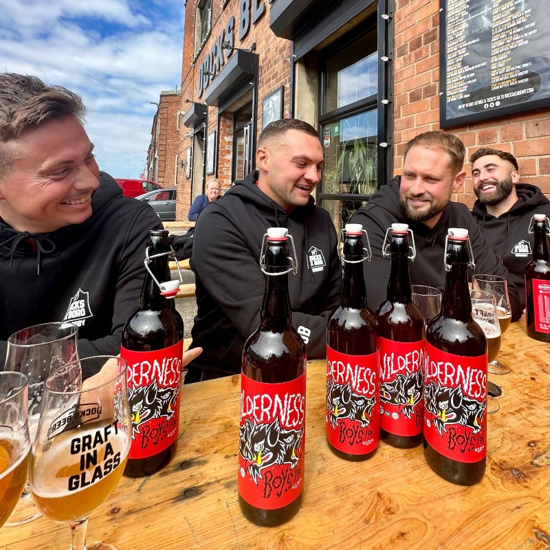 Grimsby_Borough's tweet photo. 𝗪𝗶𝗹𝗱𝗲𝗿𝗻𝗲𝘀𝘀 𝗕𝗼𝘆𝘀 🍺

Last week we launched a beautiful new Light Golden Pale Ale with our friends @DocksBeers 👀

Follow the link below to buy a bottle NOW!

Hurry, they're selling fast 🔴⚪️

#OneBoro