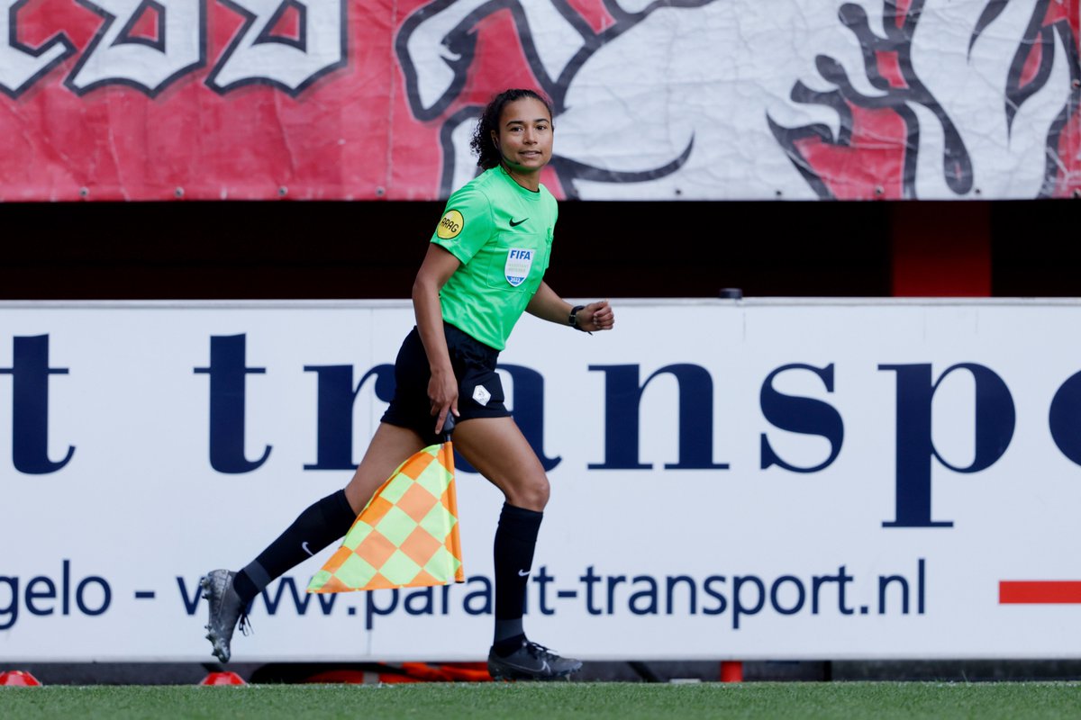 Lijkt het jou leuk om een opleiding tot assistent-scheidsrechter te volgen? 🫵

In het seizoen 2023/'24 starten we met een opleiding die bestaat uit vier bijeenkomsten. Heb je interesse? Check de link: knvb.ly/assistent. 🔗