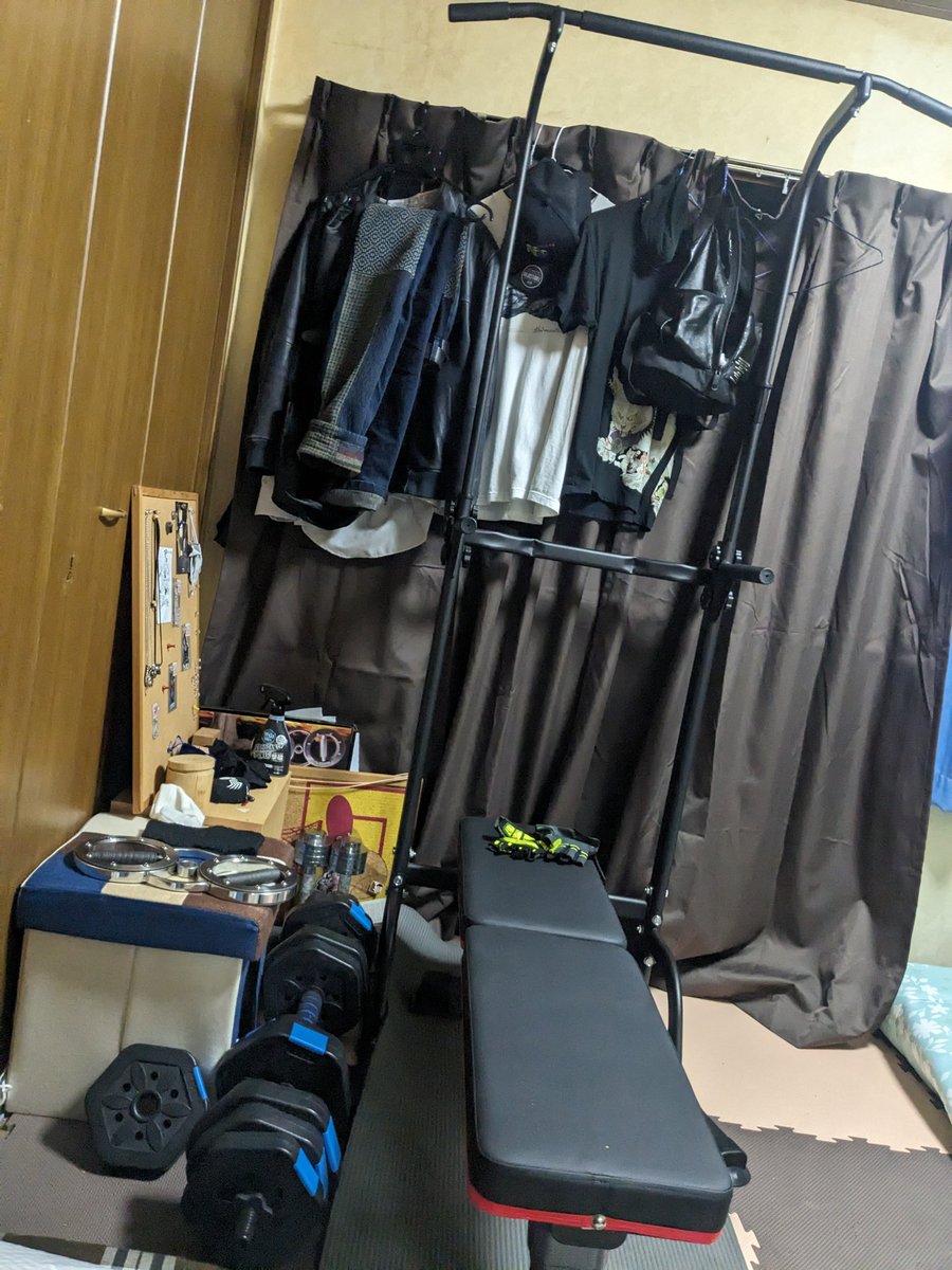 tomy_A_ab's tweet photo. 懸垂バーとコンパクトトレーニングベンチ買って、プチジム完成 https://t.co/EOpIDPvJwv