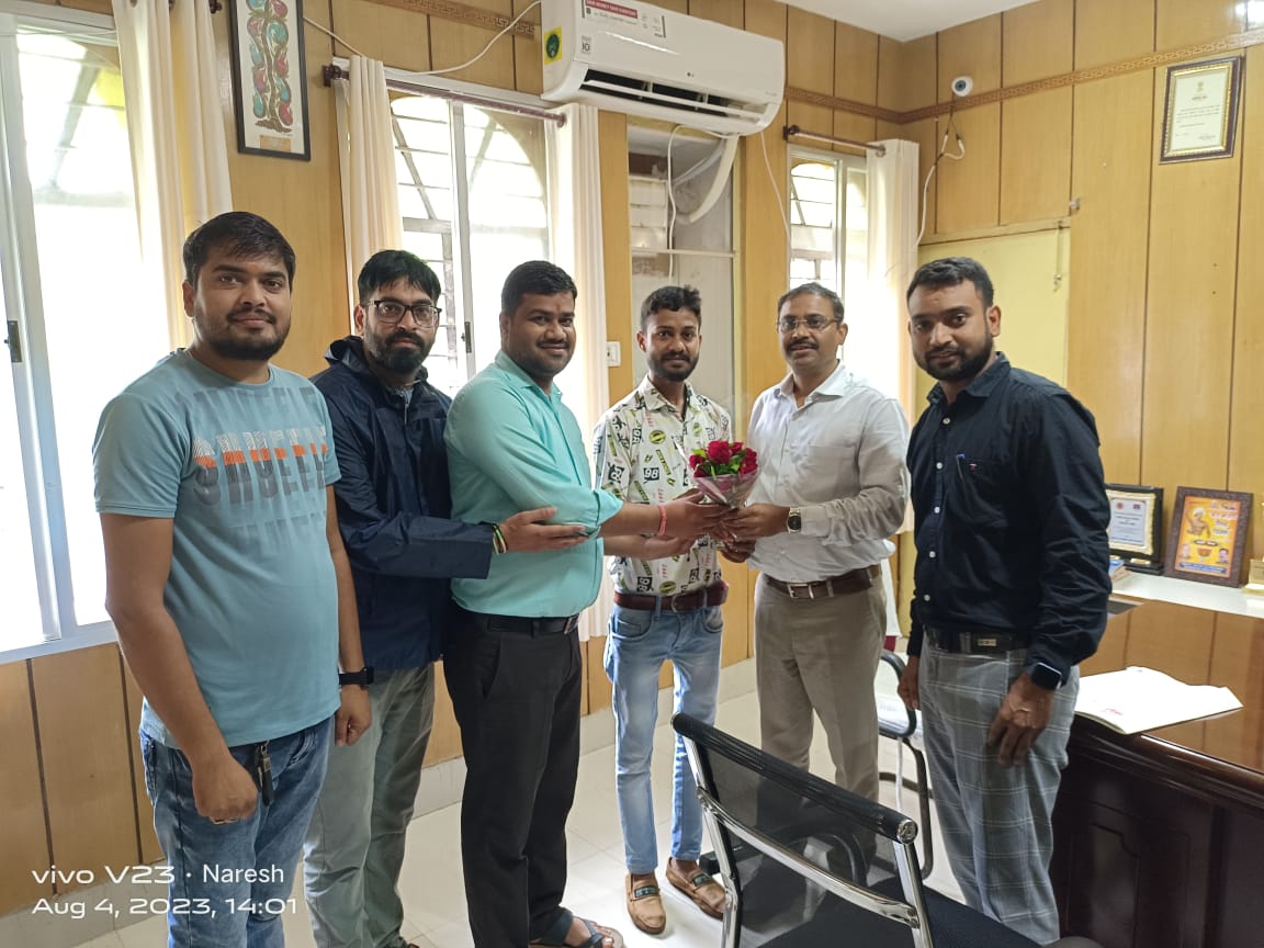 MPPA_'s tweet photo. एम पी फार्मासिस्ट एसोसिएशन जिला उमरिया की टीम ने नवागत कलेक्टर आ.श्री बुद्धेश कुमार वैद्य जी का स्वागत किया और फार्मासिस्ट एसोसिएशन उमरिया जिले में क्या कार्य करता है इस बात से अवगत करवाया इस अवसर पर प्रदेश महासचिव अखिलेश त्रिपाठी,जिला अध्यक्ष अनुराग तिवारी
एवं टीम साथ रही! #MPPA https://t.co/sU0nUwpfQN