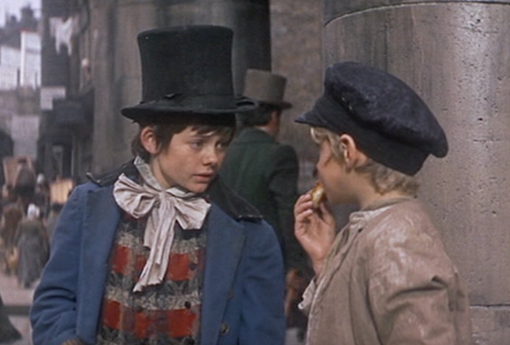 Cinnamonia_xxx's tweet photo. 映画『オリバー！』（1968年）の鳥ドール、できました🇬🇧（ファンアート…です。キービジュアルと映画のワンシーンを引用失礼します）
マーク・レスターくんとジャック・ワイルドくんのコンビがめちゃくちゃ愛らしく、他のキャラクターも皆魅力的で楽曲も名曲揃いの素晴らしいミュージカルなのです。 https://t.co/OzlrPpTaZ0