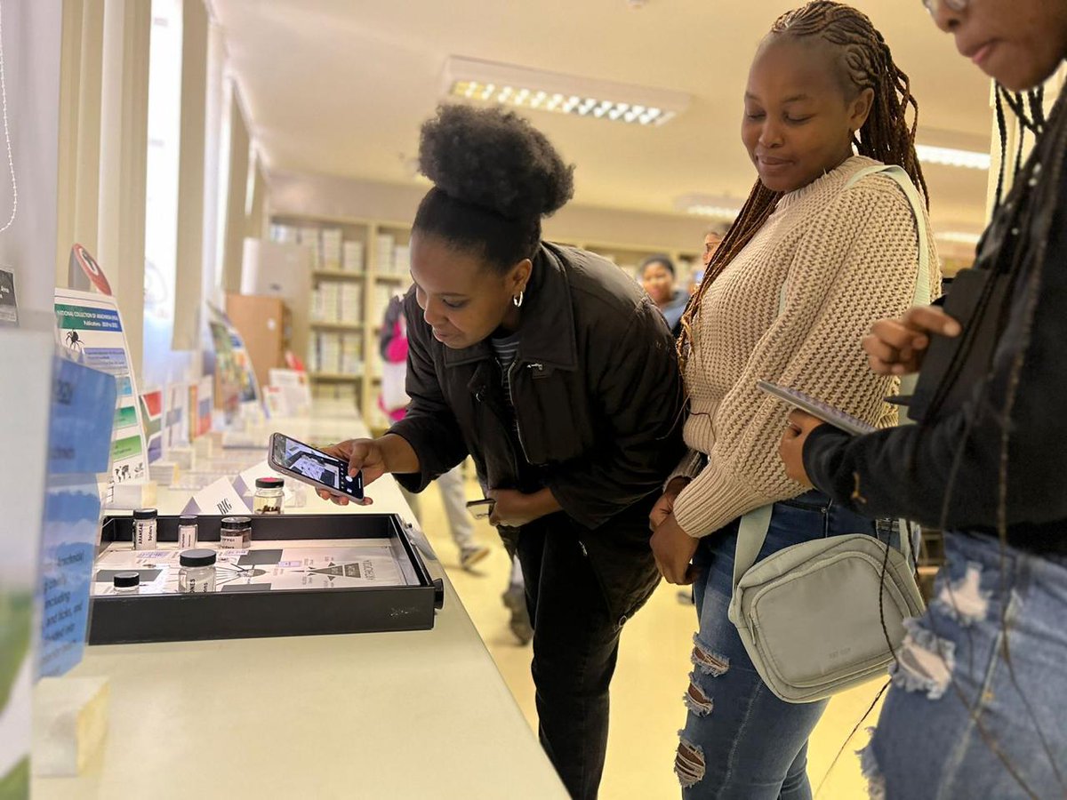 The ARC's #NationalScienceWeek activities concluded today with ARC-PHP hosting a group of 70 students from Tshwane University of Technology (TUT). The students learned about the importance of biological control, nematology, and entomology. #nsw2023