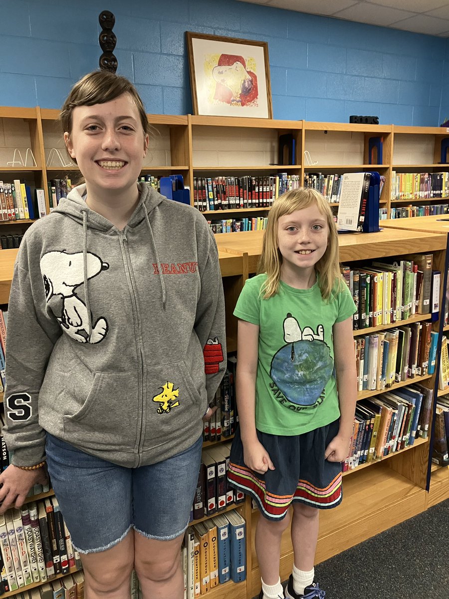 fssdfismedia's tweet photo. It’s the first day of school for the Wade family! Of course we had to get our picture in the library! We hope everyone has a great year! #FSSDfirstday https://t.co/taFUxJ5HtN