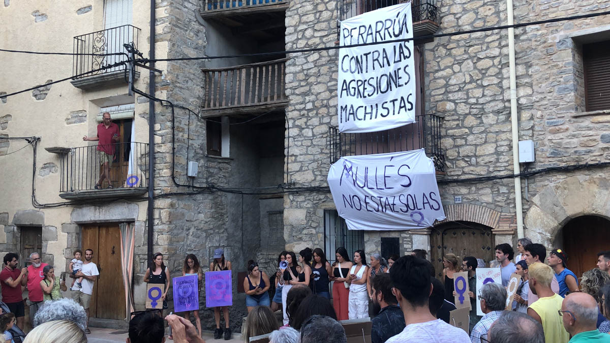 arainfonoticias's tweet photo. El martes en Perarrúa y el jueves en Graus. Ribagorza se ha manifestado de forma masiva para mostrar su tajante repulsa a la agresión sexual que sufrió una joven en las fiestas de Perarrúa el pasado fin de semana: "Si tocan a una, nos tocan a todas": https://t.co/viXpSVoUEt https://t.co/6QZFMGW5DF