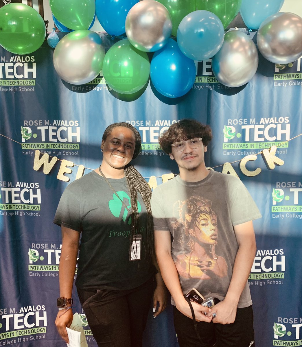 AvalosPTECH's tweet photo. #ClassOf2024 came out to Orientation with their biggest supporters π Parents, @AvalosPTECH, @LSCEastAldine, and @LSCKINGWOOD are setting them up to #FinishSTrong πͺ#CommitToComplete @OOT_AldineISD @adbustil https://t.co/Ib4p9GL3F4