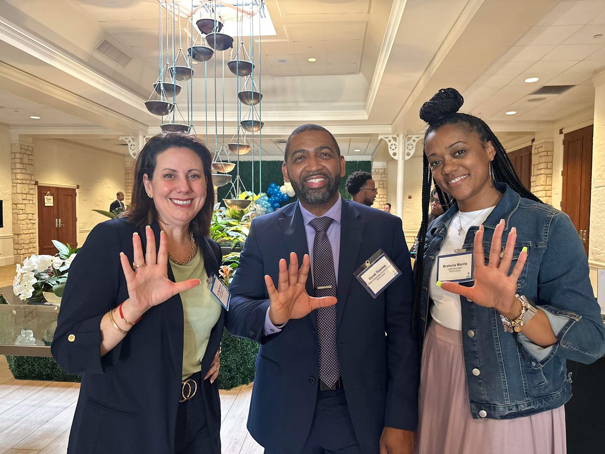 Olga007's tweet photo. Last night, at the @PICatUNTD welcome back dinner, I was able to catch up with some of my favorite people in education.
They have been with me throughout different phases of my leadership journey & I am grateful for them. #C5 #fearless15 #Hinojosa’s12 @MJJackson1906 https://t.co/RGcplLaoIO