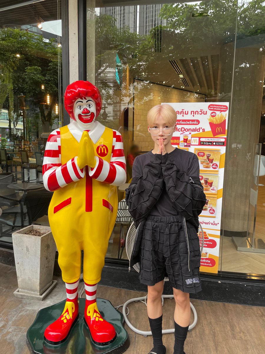WE_THE_BOYZ's tweet photo. 내일 만나💛🖤
#NewShot https://t.co/ZnteM8nU8j