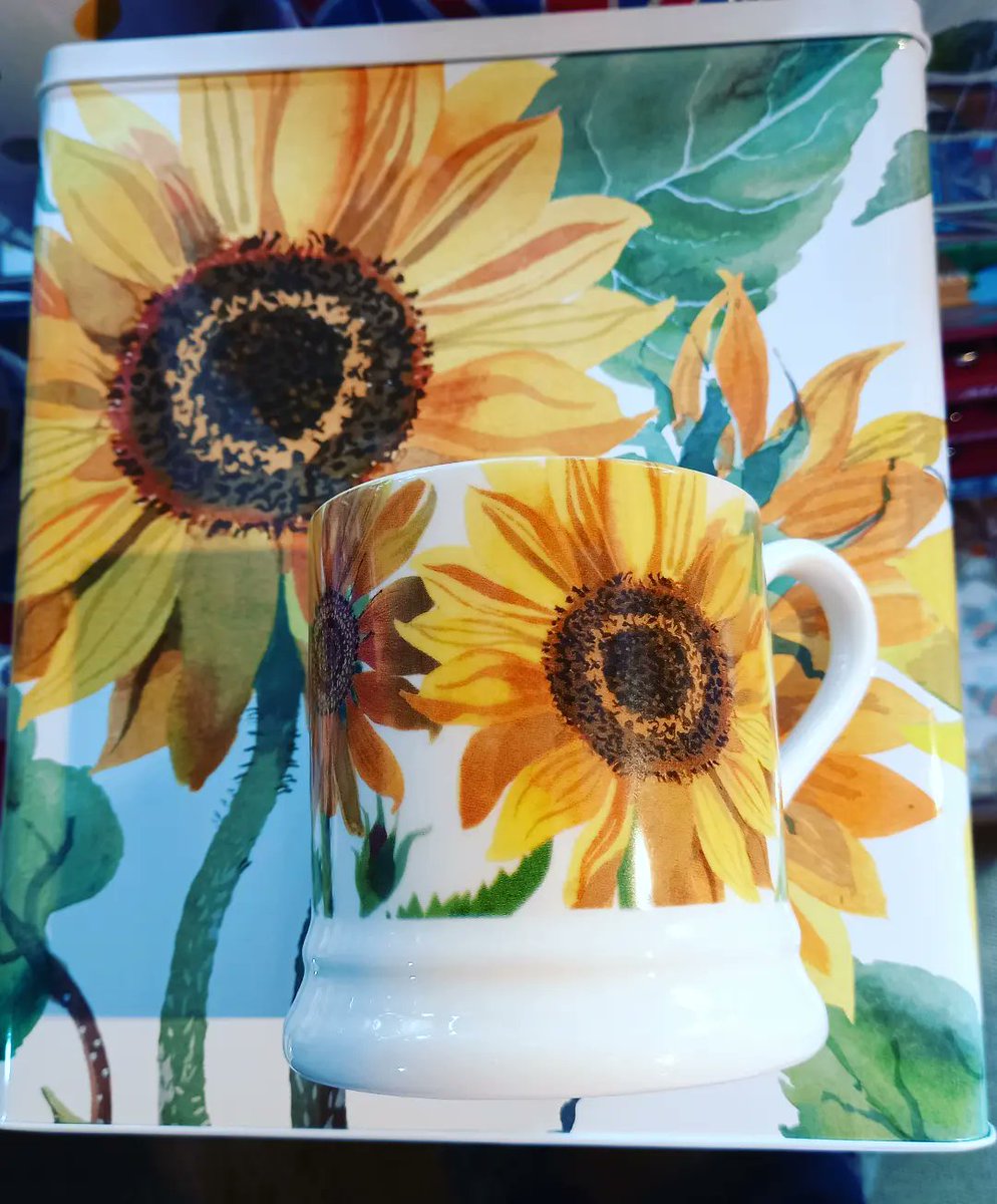 Sunflower 🌻 tin and 1/2pt. Mug from <a href="/EmmaBridgewater/">Emma Bridgewater</a> available in store now. 

#tin #mug #emmabridgewater #butlerandsweatman #Ledbury #instocknow