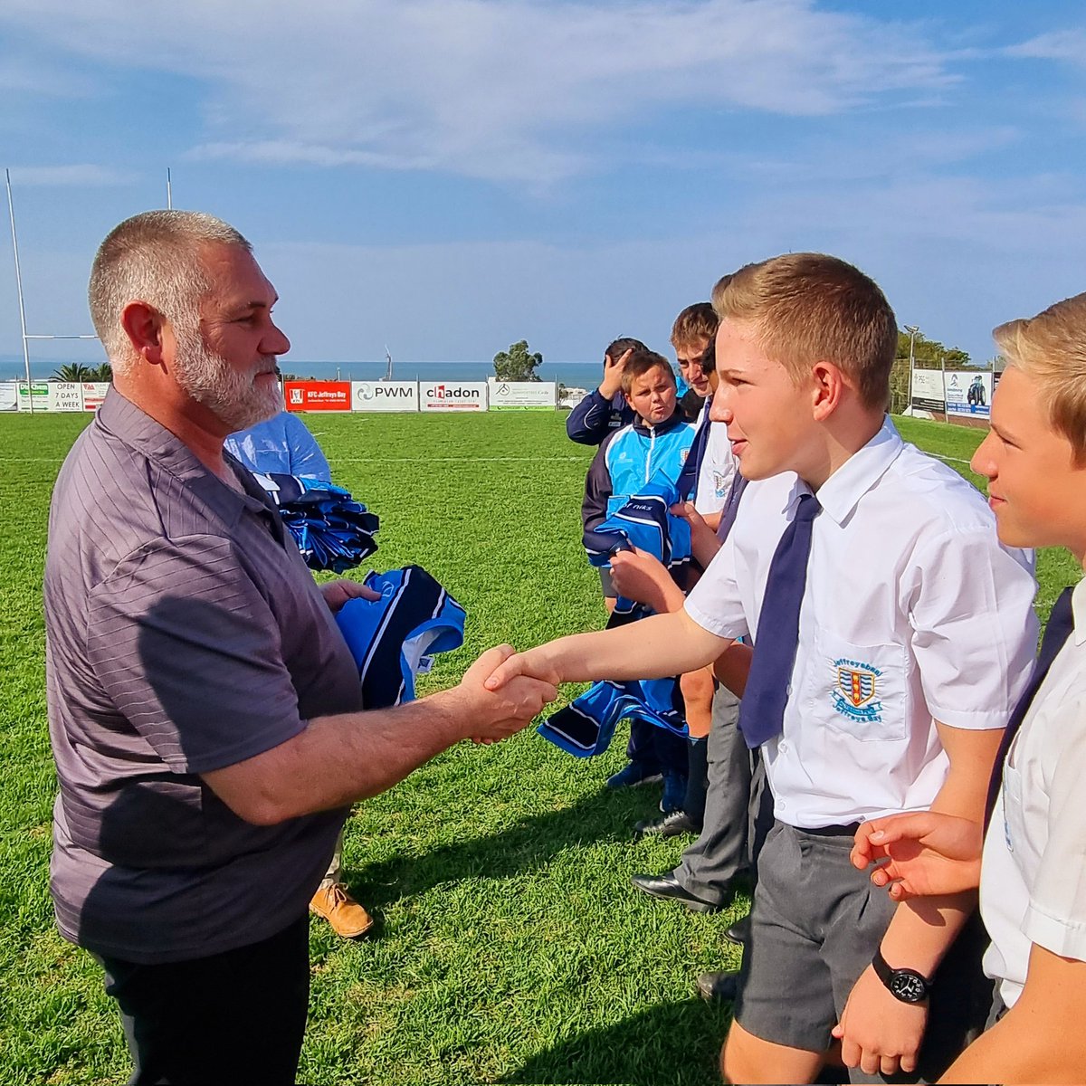 DirkEllisVW's tweet photo. 15 Jerseys, 15 Players, 1 Team.
#JBAYvSUNRIDGE u/13A rugby game. Tomorrow, 11:00 at Jeffreys Bay Primary School. Go team Amarok! https://t.co/1ayw0rDupH