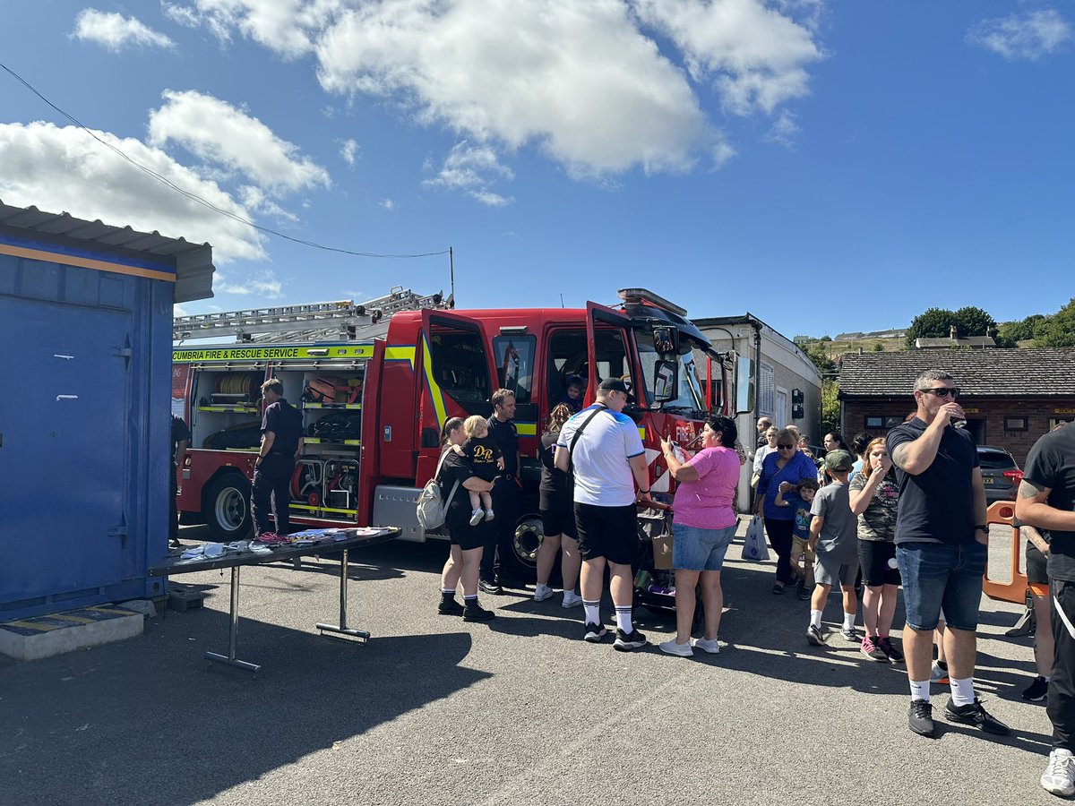 midhal's tweet photo. Community Engagement and fire safty advice at the Whitehaven Social Prescribing Health and Wellbeing Community Festival @CumbriaFire Green Watch
#ThinkingHappy https://t.co/UqBrk0qLEL
