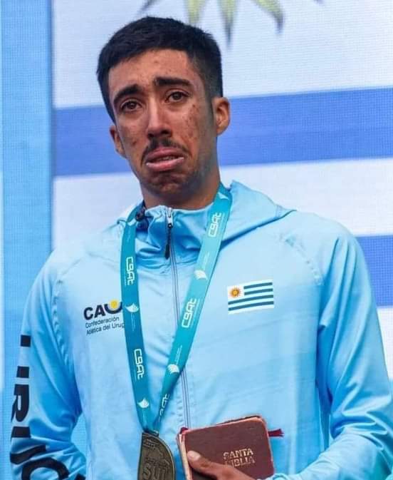 NanizSusana's tweet photo. FELICITACIONES 
VALENTÍN SOCA ,MEDALLA DE ORO EN 5.000 MTS ,oriundo de VICHADERO RIVERA https://t.co/n2pdpsd3U0