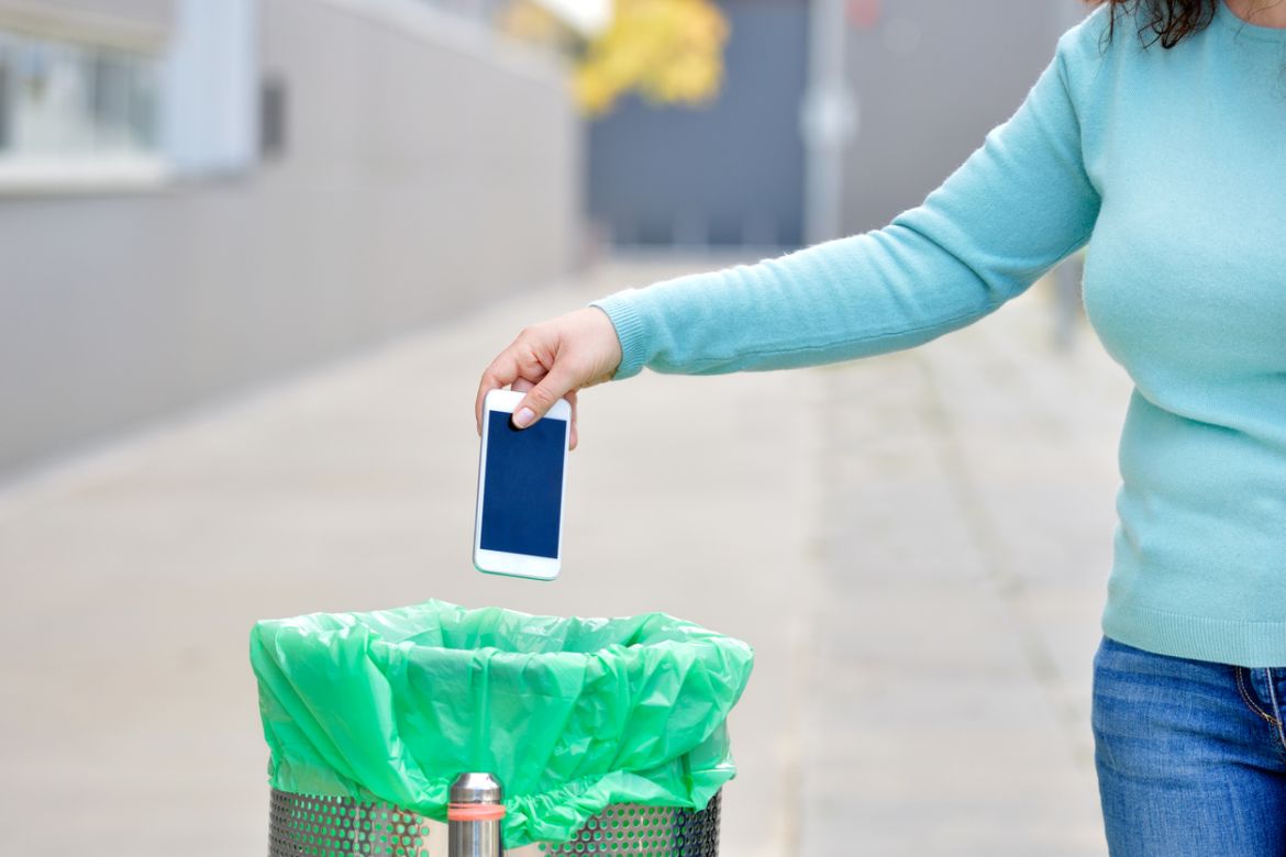 Price comparison and switching site <a href="/UswitchUK/">Uswitch</a> has partnered with #sustainable startup, <a href="/Raylo/">Raylo</a>, to enable consumers to lease #mobile devices and reduce #electronicwaste.  thefintechtimes.com/uswitch-and-ra…