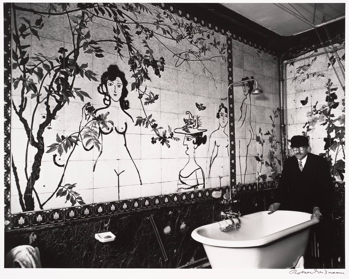 #fotodelgiorno: il bagno 'disegnato' da Saul Steinberg e fotografato da Robert Doisneau nel 1955