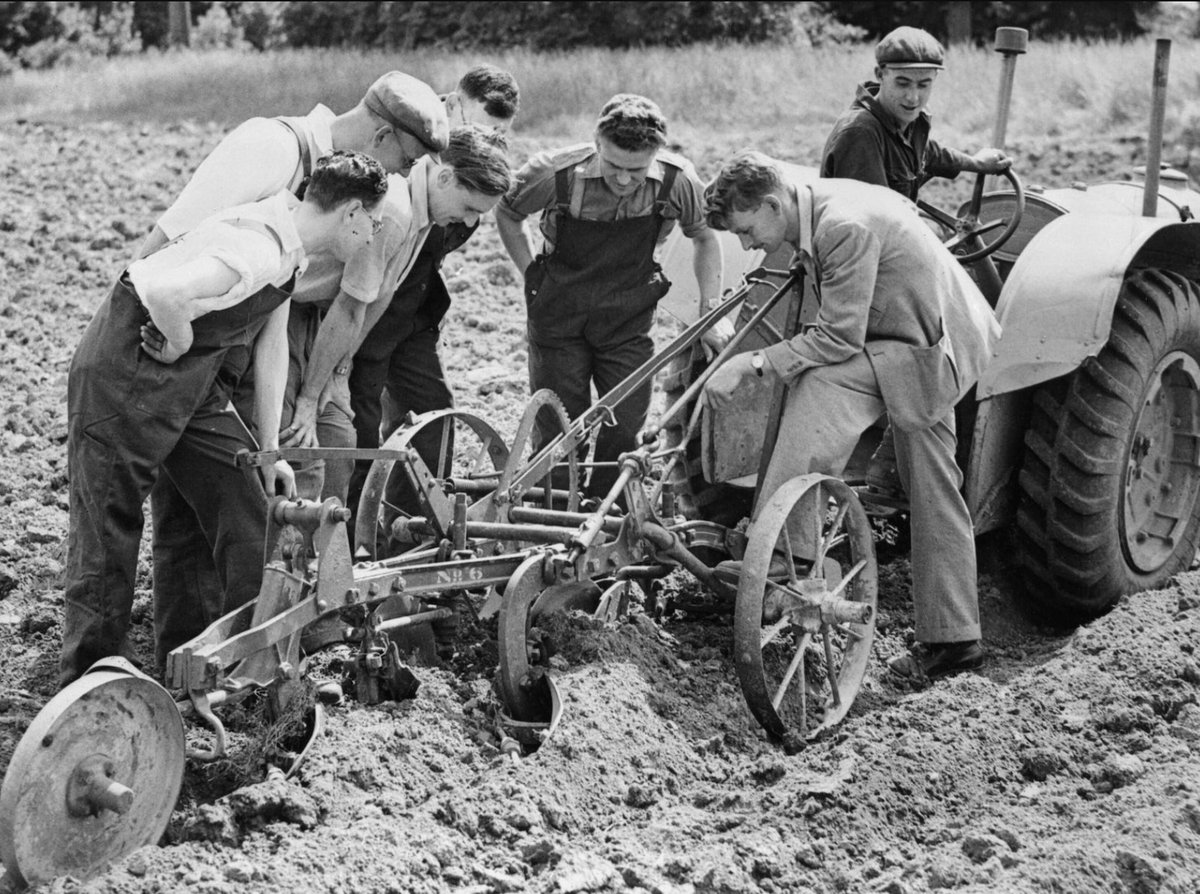 Much has been written about World War I conscientious objectors, one-third of whom were imprisoned. As Linsey Robb explains, more than 60,000 Britons also objected to World War II - and were treated markedly differently. #history #worldwar2 #objectors

theconversation.com/conscientious-…